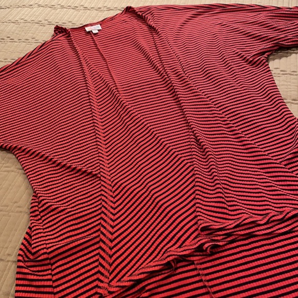 💖 NEW LOWER PRICE 💖~ 
LuLaRoe Lindsay - Picture 1 of 8